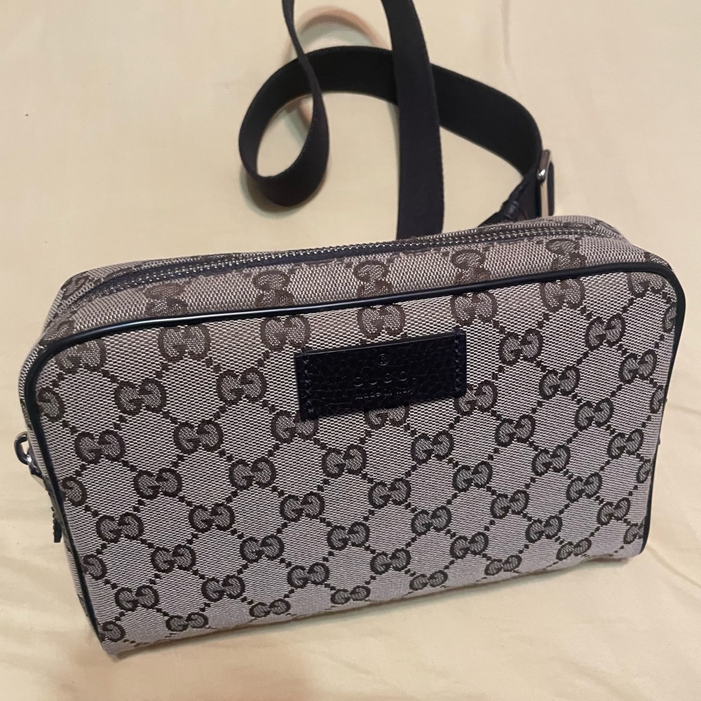 Gucci beige/brown GG
canvas Crossbody Fanny Pack